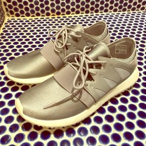 Adidas tubular sneaker in silver